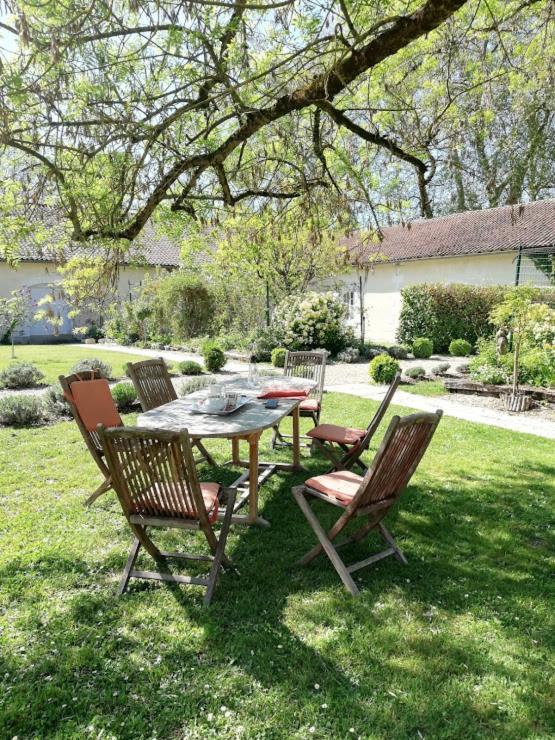Le Domaine Des Platanes Bourg-Charente Exterior foto