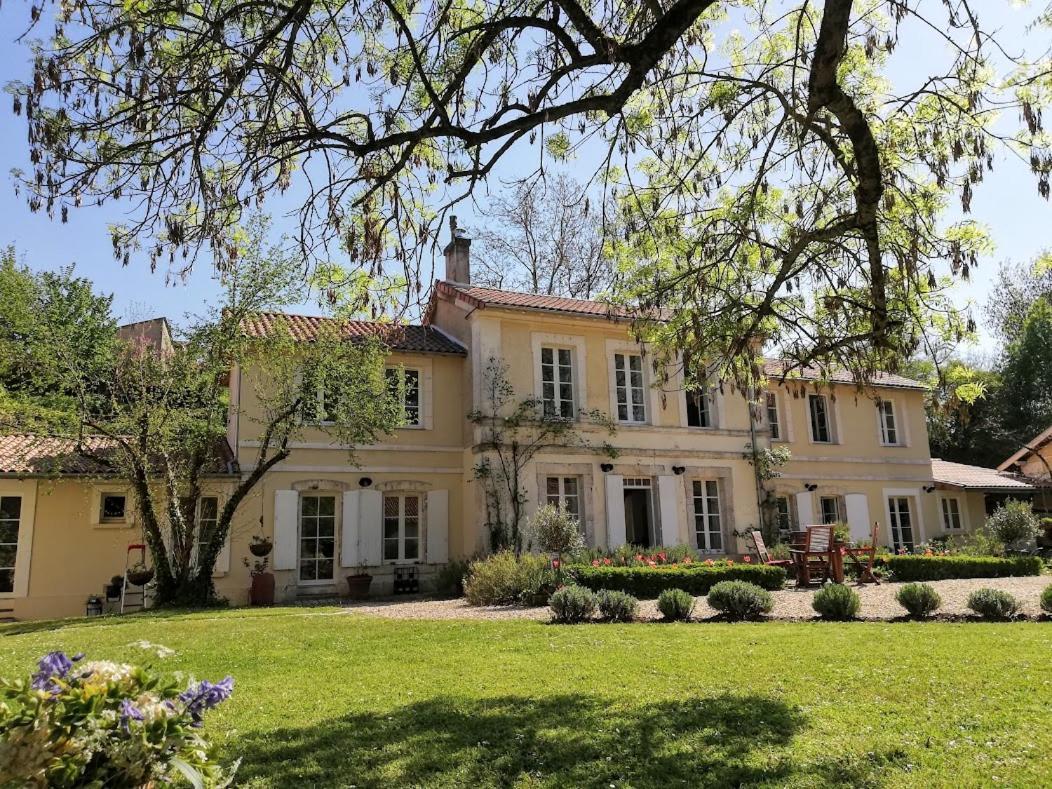 Le Domaine Des Platanes Bourg-Charente Exterior foto