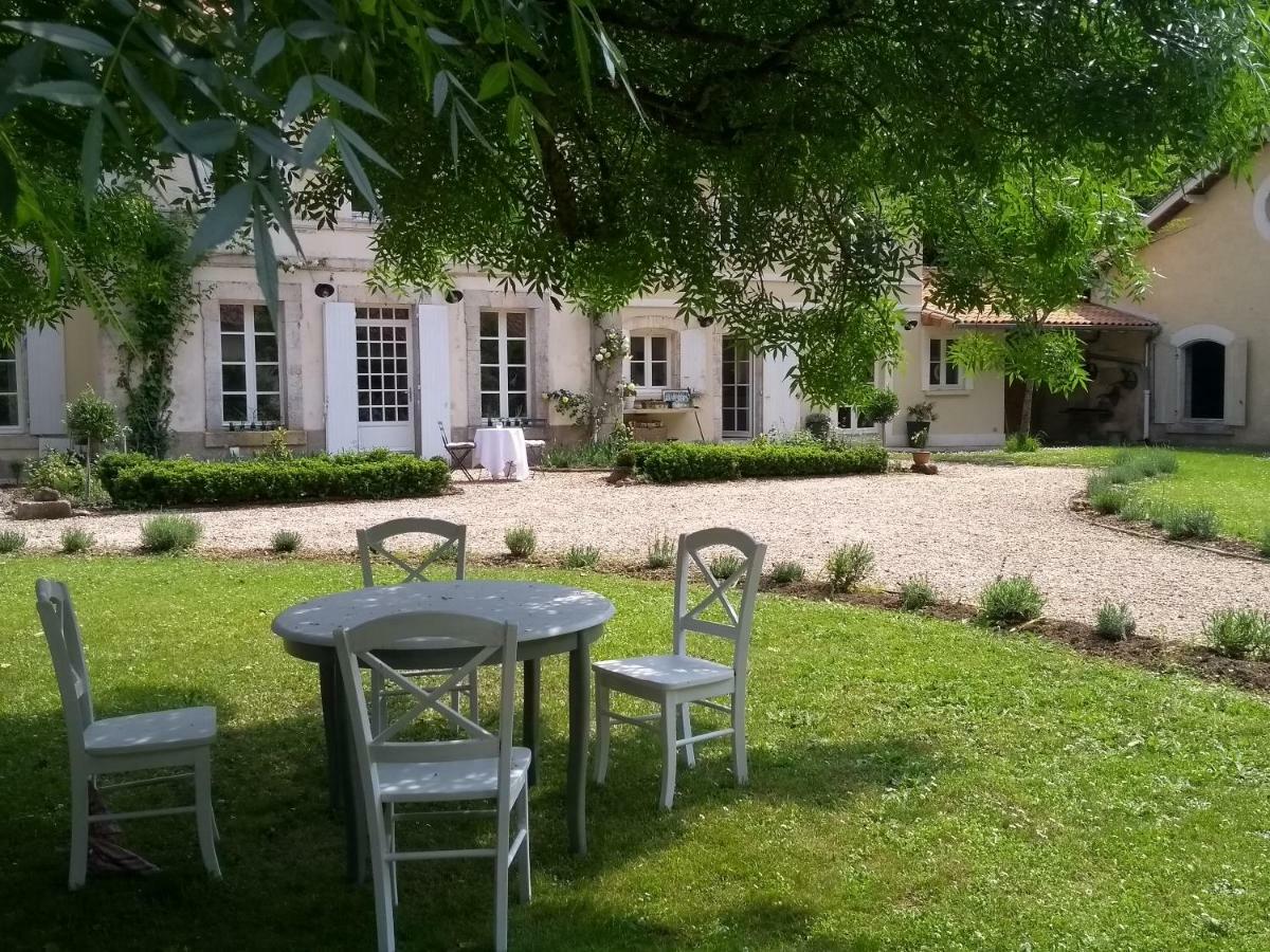 Le Domaine Des Platanes Bourg-Charente Exterior foto